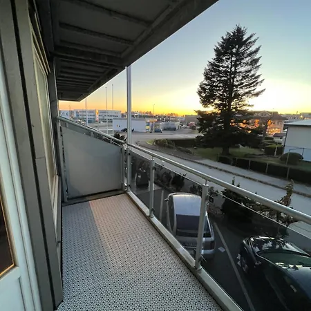 Entire Flat Centrum With Balcony Close To The Airport Sola