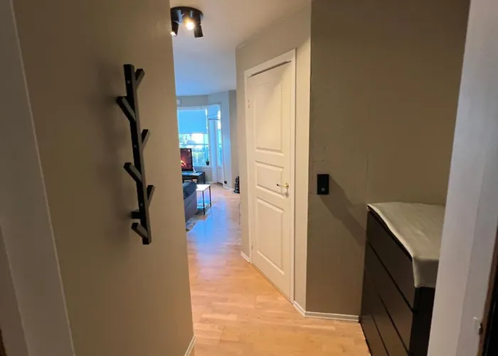 Entire Flat Centrum With Balcony Close To The Airport Sola